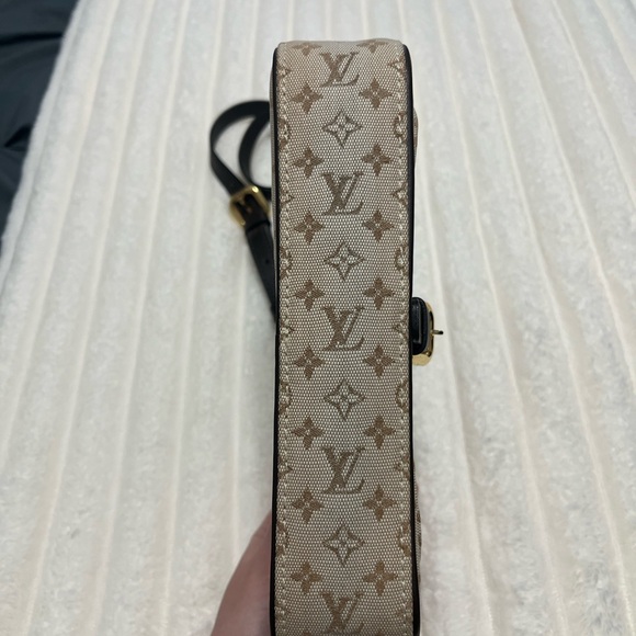 Louis Vuitton Beige and Brown Monogram Shoulder Bag - Picture 7 of 11